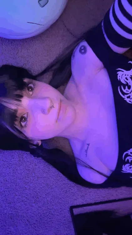 Say yes if you’d let me send you something on snap 🖤