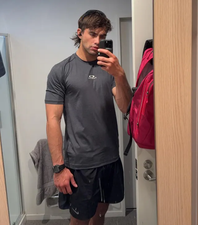 Off to gym to be a mild gay bro 💪🏽