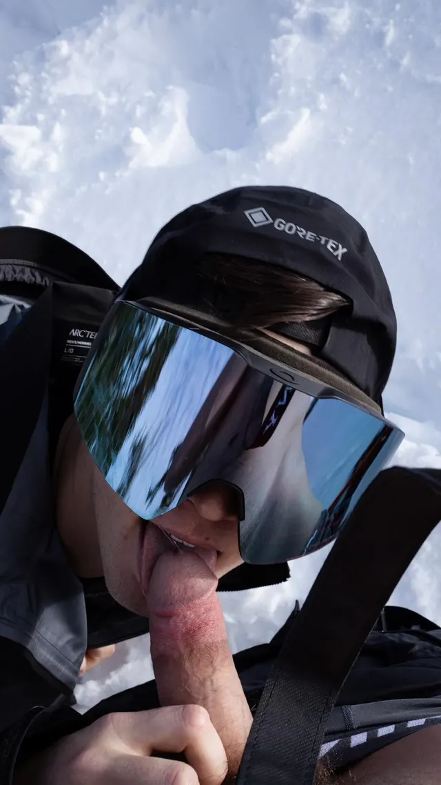 Went skiing with a buddy and he wanted to try a new trick 🏂