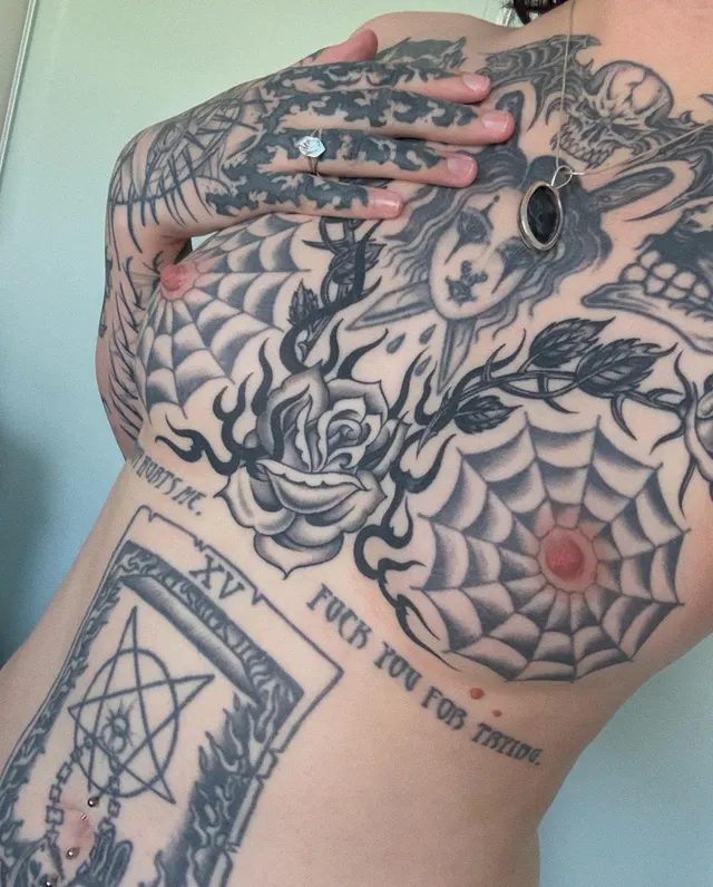 tease me & please me 🖤✨