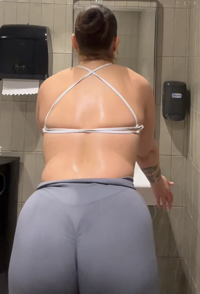Sweaty back and wet leggings ;)
