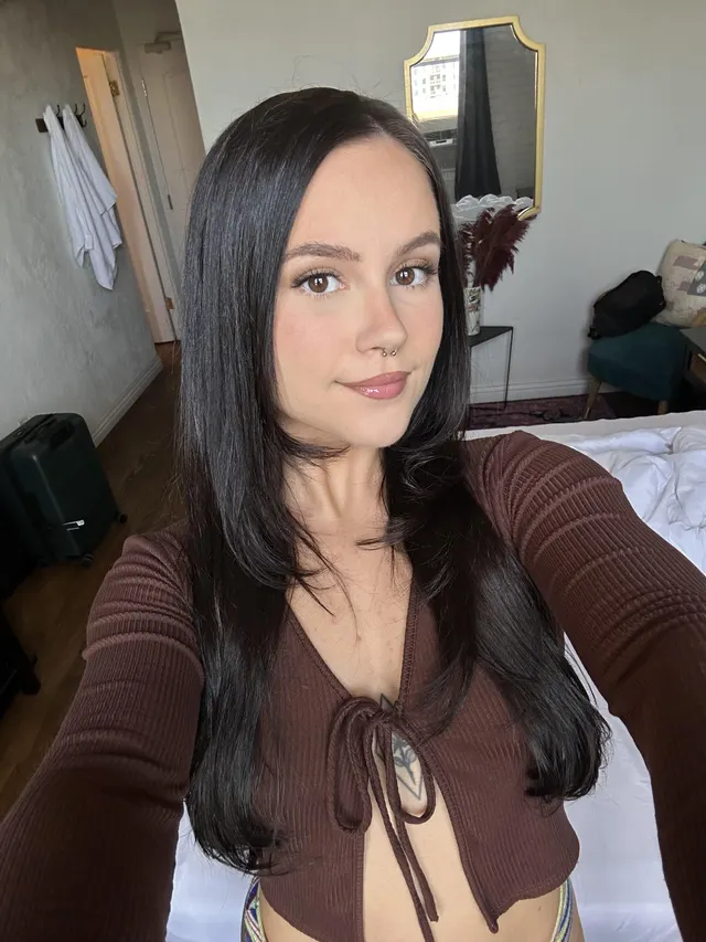 Brown eyes, brown hair, brown shirt, brown butthole 🤎