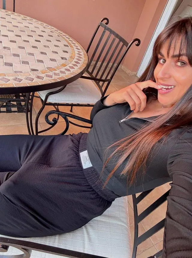 Wouldn't you be ashamed to sit with me in a café? Or would you be proud of me?