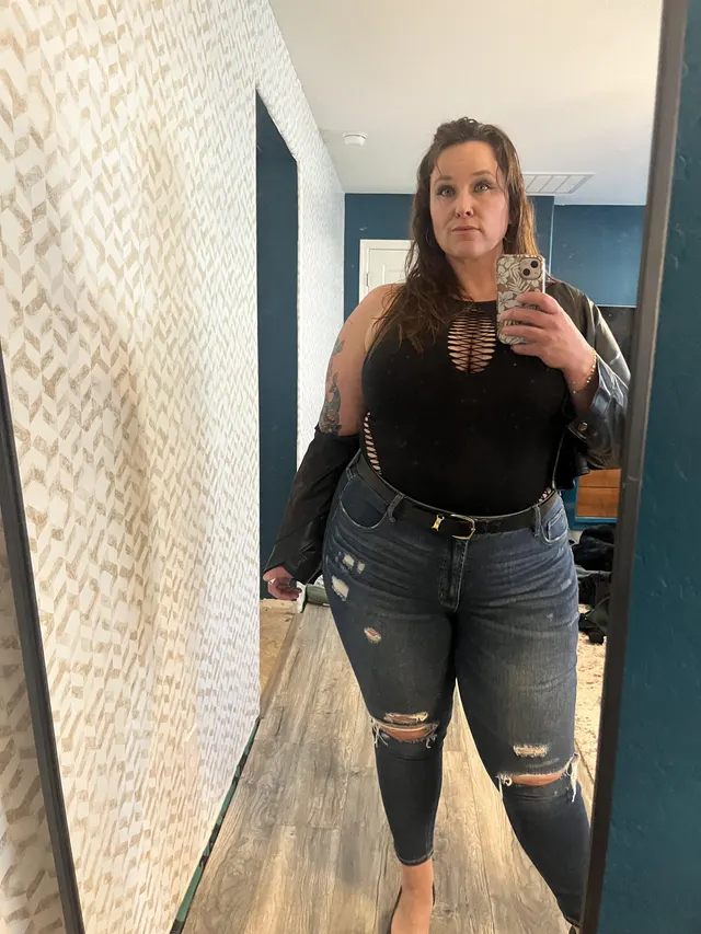 Better pic;) hot fit!