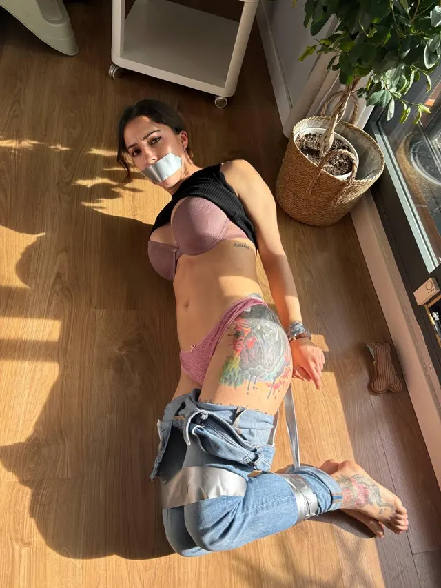 I don't know why you threw me to the ground, you hurt me... and if you don't stop I'll tell everything.