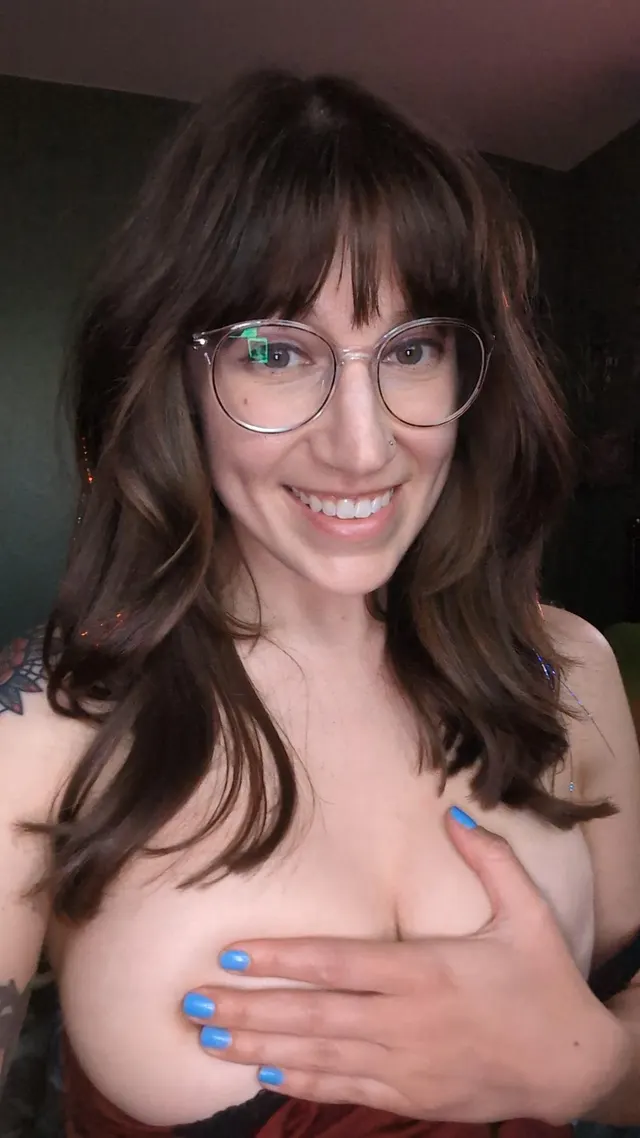 Fresh haircut 🥰 w tinsel!