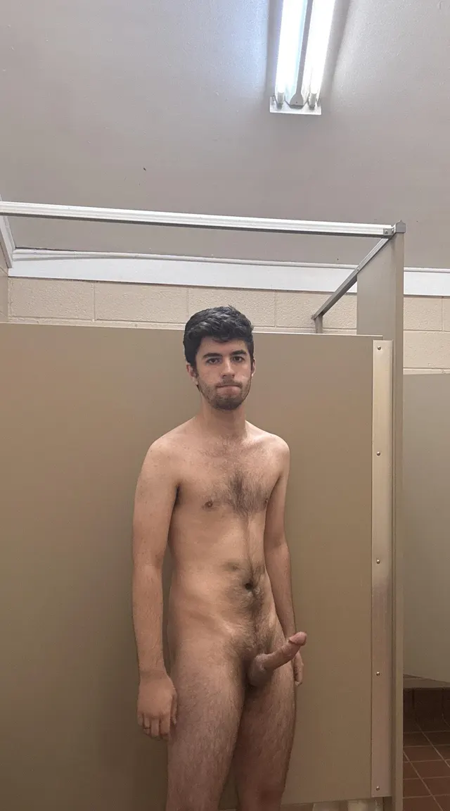 Public bathroom boner anyone?? 😏🍆