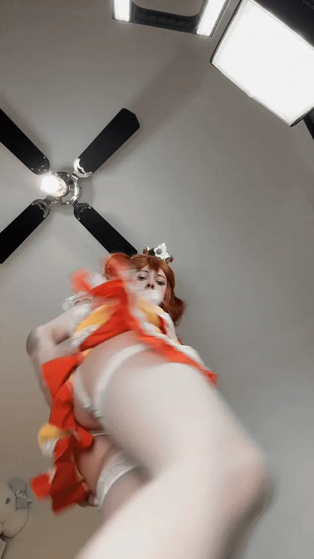 Princess Daisy from Super Mario by SushiBunniii