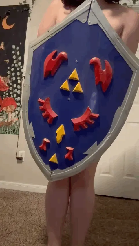 Move the shield to see my titties ;)