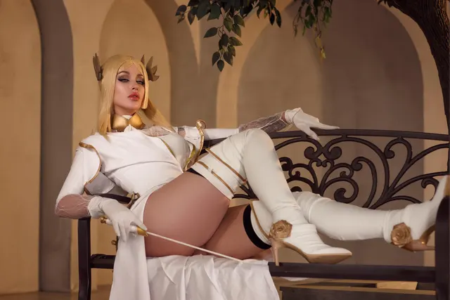 Commander White from Nier: Automata by by Lera Himera