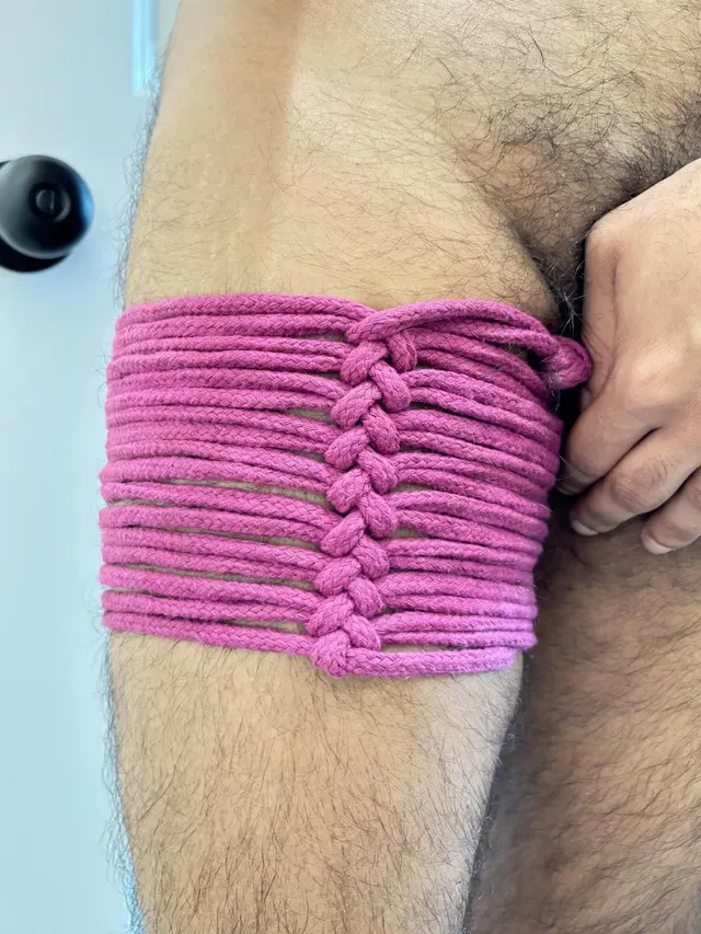 How do you keep the strands of a chain loop/chain stitch "corset" together?