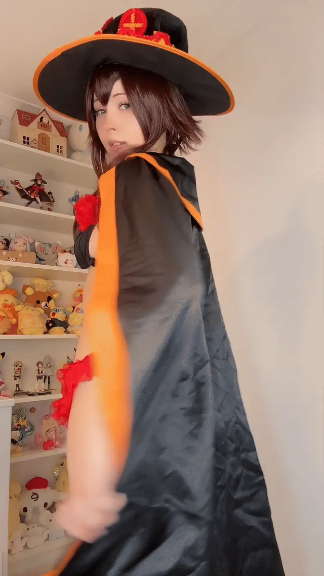 Megumin in a bikini by SushiBunniii