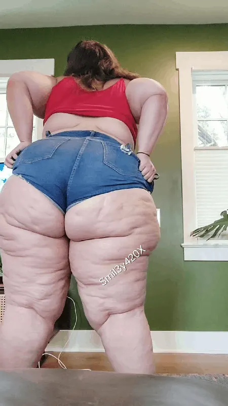 Booty said ‘bigger,’ shorts said ‘bye.’