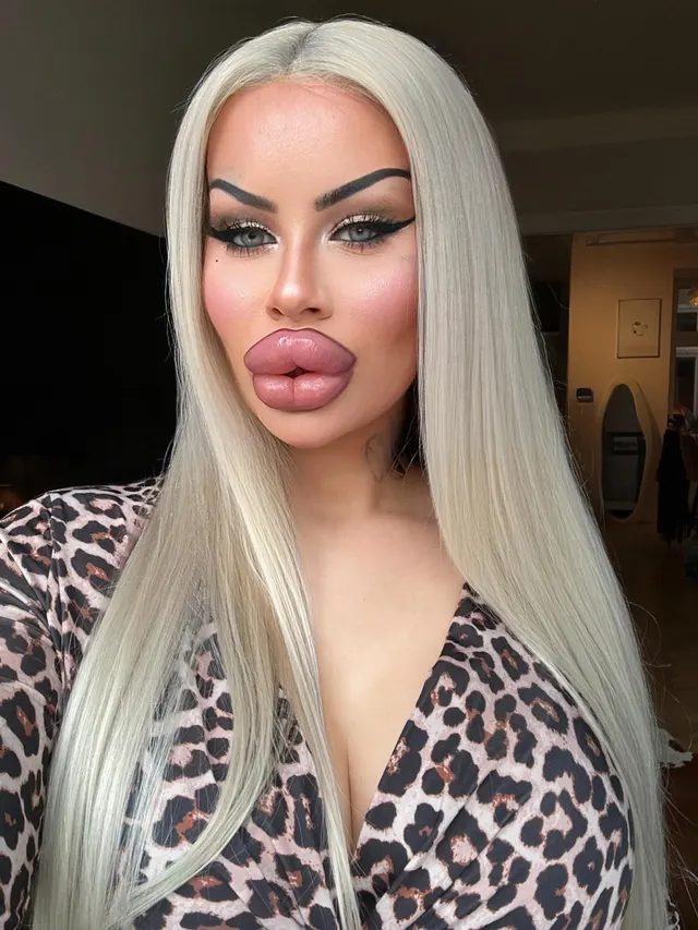 Brown lip liner and pink lipstick…staple for a Barbie. Right?