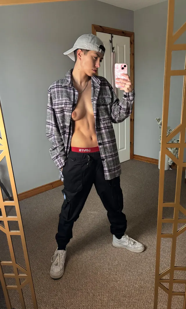 I’ll fix your car and fuck you in it after💅🏼