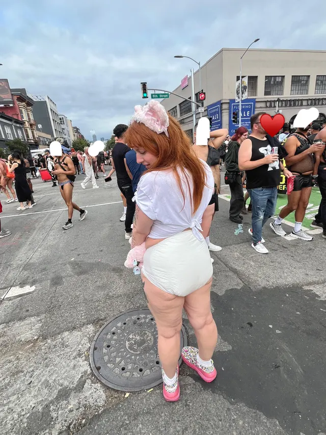 I haven’t really seen anyone post about Folsom street fair! There was a decent amount of abdls there too (: