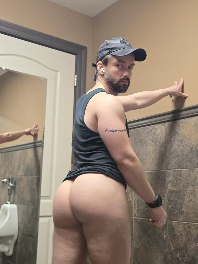 spread my cheeks and bury your face 🔥