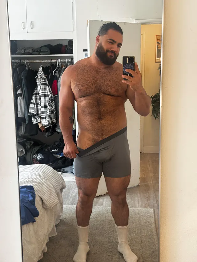 Ignore the messy room - 6’3 290lbs muscle bear