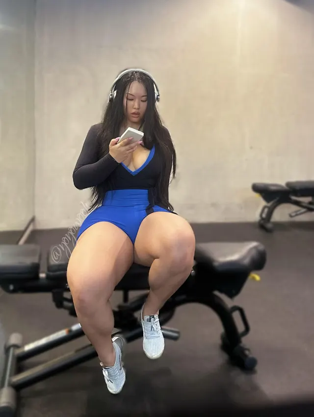 Biggest quads and calves in the gym