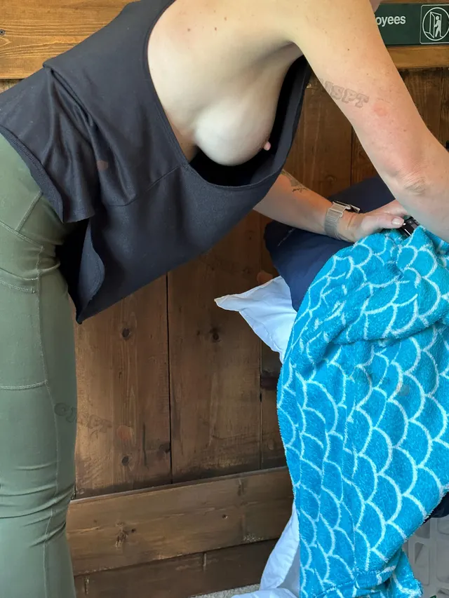 Can’t get more sideboob than that