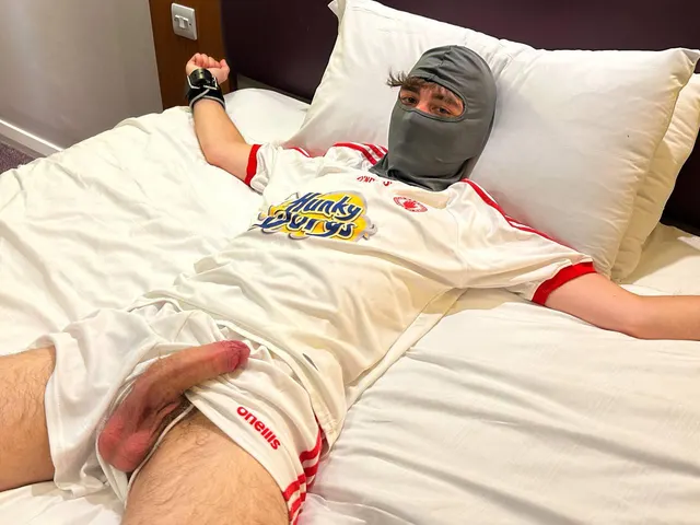 (19) Who’s gonna give this Scally a hand?