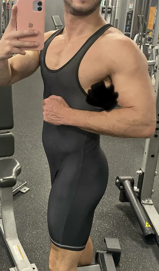 Gym experiences/does anyone workout in a singlet?