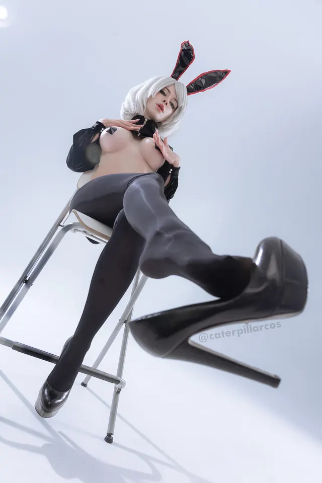 2B Bunny suit by Caterpillarcos
