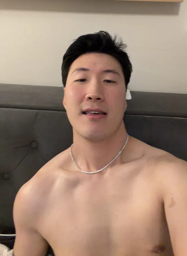 33yo Korean dude here 🇰🇷🇨🇦🏳️‍🌈