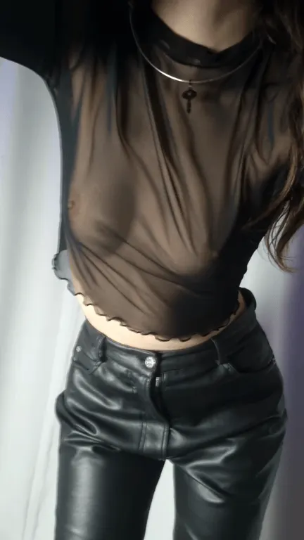 No bra, no problems !