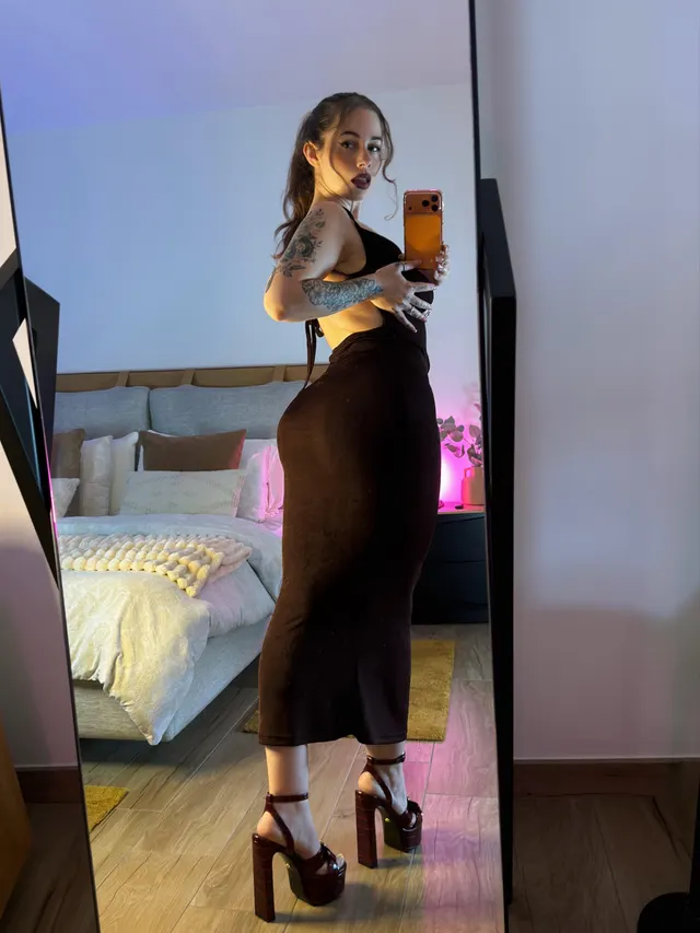 (f) very obsessed with my new Versace heels