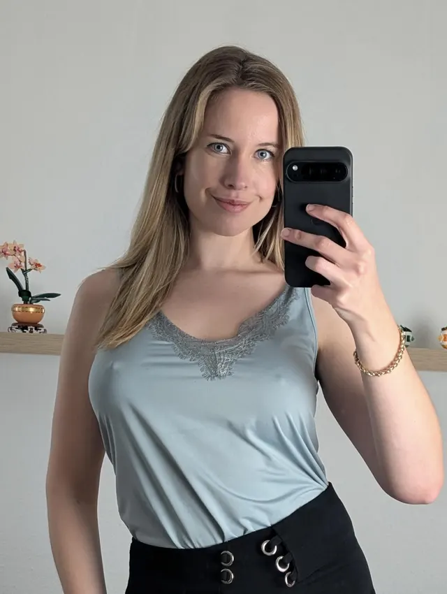 No bra, no problems, no work colleagues with bad mood