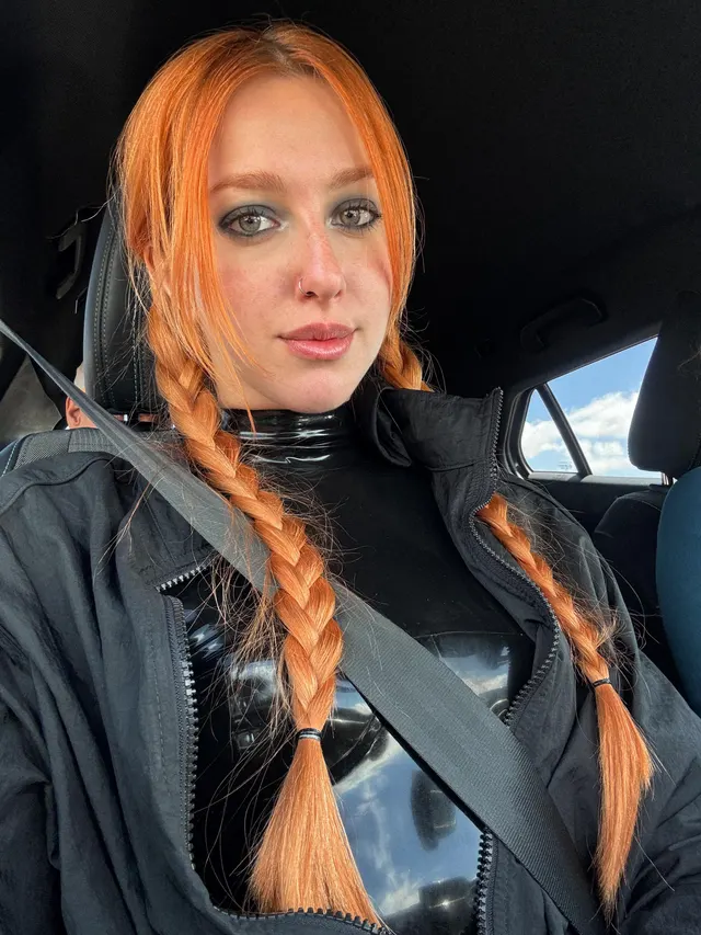 Just made a shooting at the windy beach (that’s why my hair is a mess) ☺️