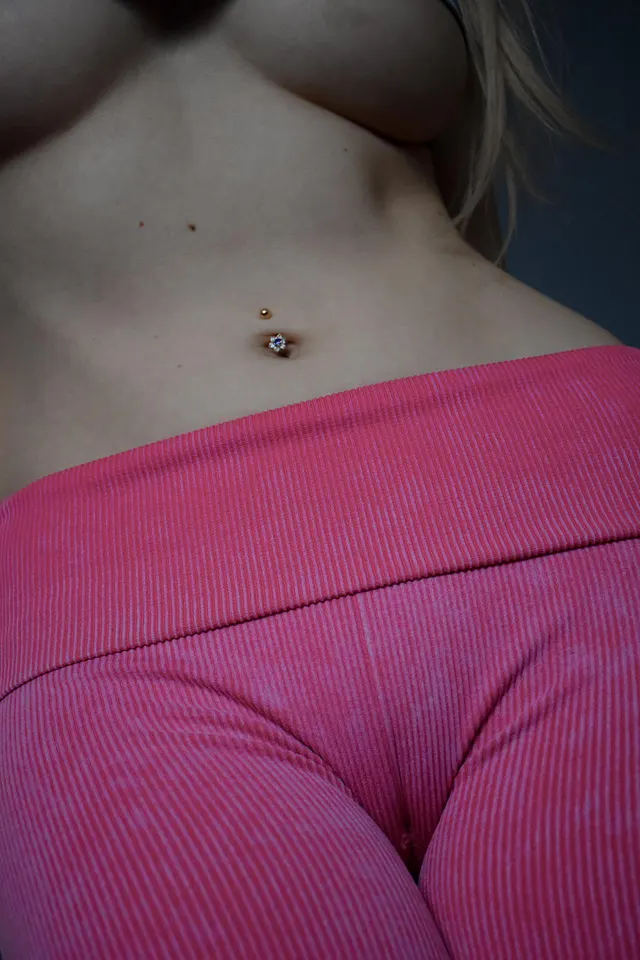 Small underboob peek