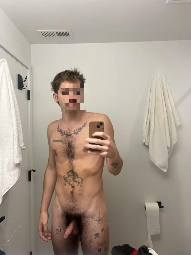 Heavy pubes are so sexy