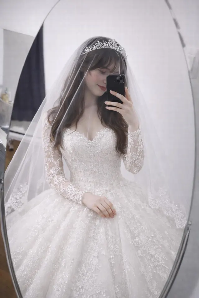 My sister bullied me into putting on mom’s old wedding dress