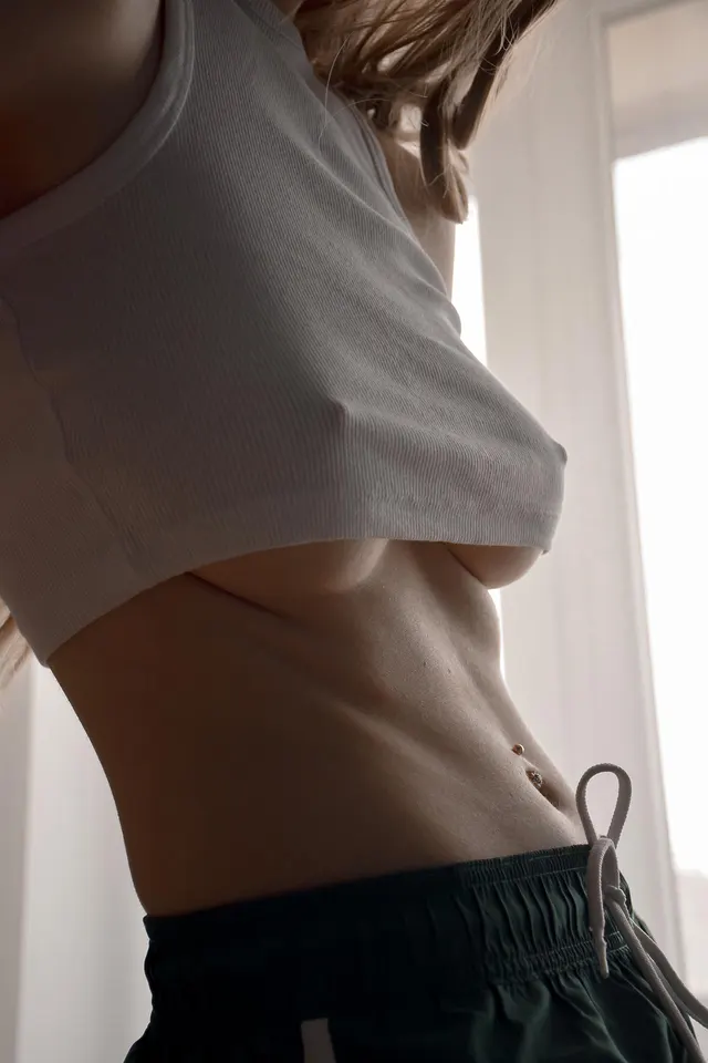 Small underboob peek