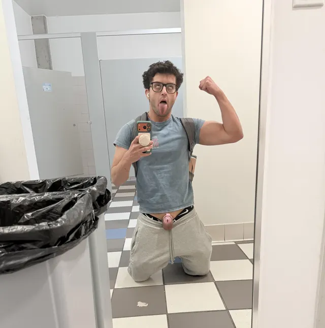 I hope no one walks in 🫣