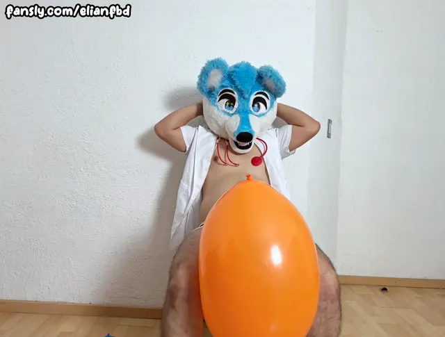 Squeezing with my thighs until it bursts - @Elianfbd