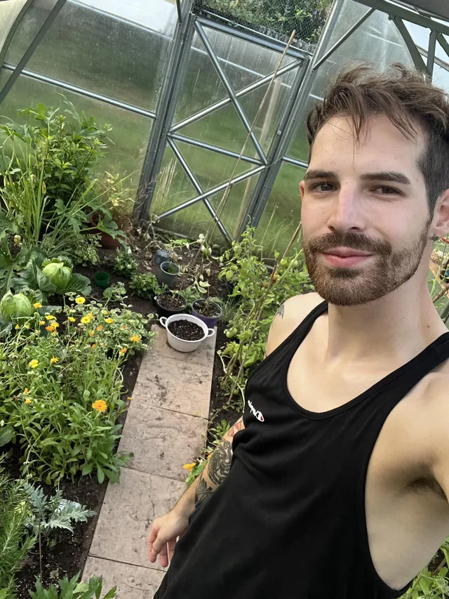 Throwback to my greenhouse from last summer 🤌🏼😍👨🏻‍🌾