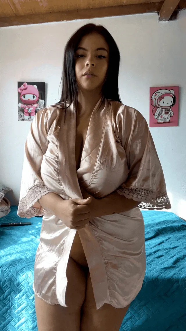 chubby college girly.. fuck my 18 yo tits or nah? 😁