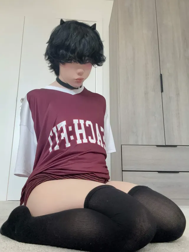 Peak femboy attire 😾 >w<