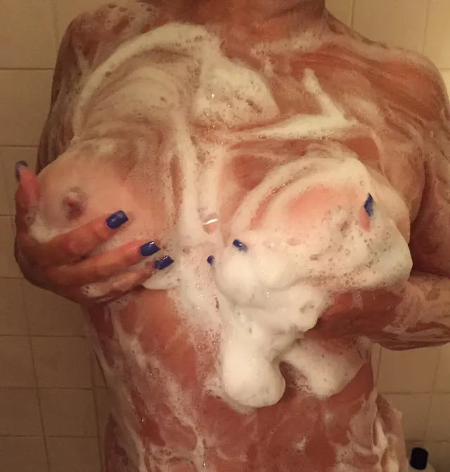 Another cougar hottie pic