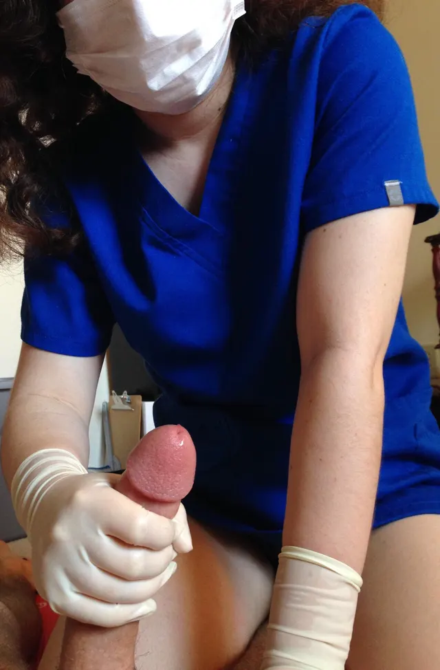 I save lives in the ER all day...but at night, I’m always happy to indulge a nurse fetish ;)