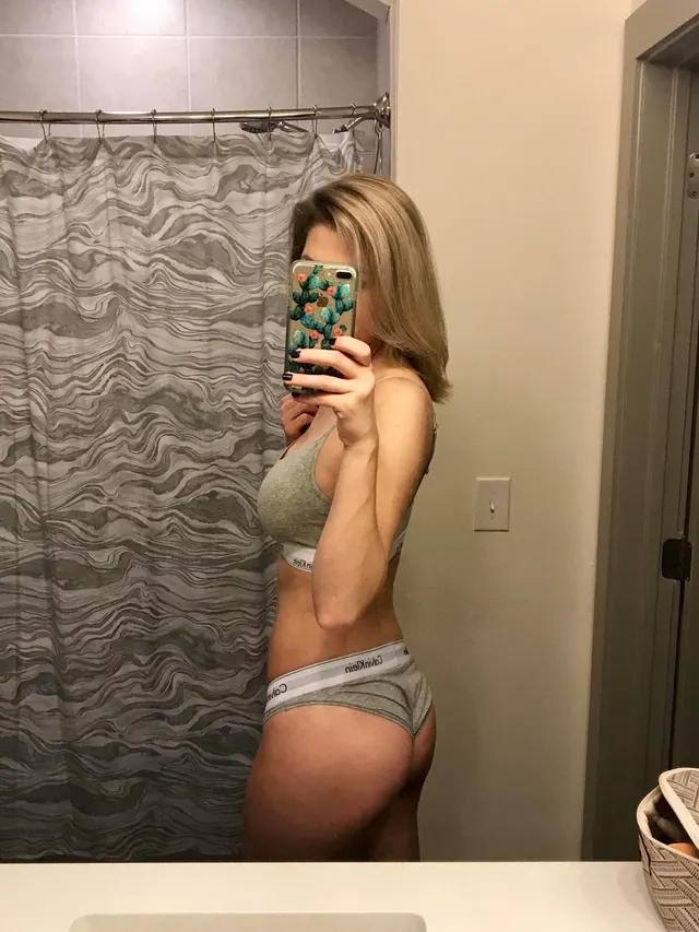Team small booty checking in (f)