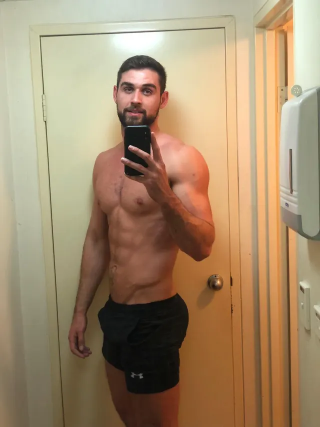 NSFW I won’t post lots of shirtless photos because I’m more than that, however enough people asked that I’ll share this one 🥳