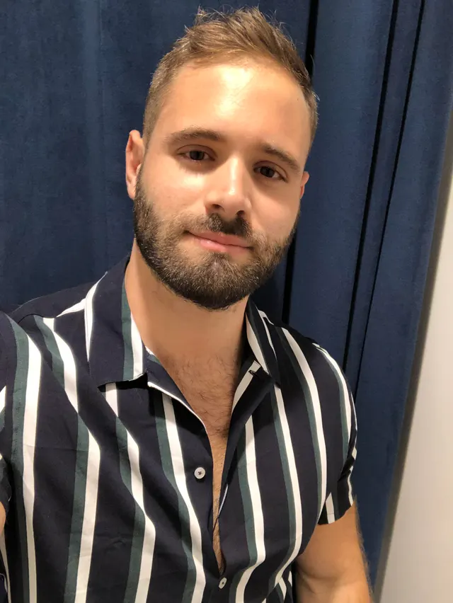 Changing room selfies are more trustworthy than the mirrors in here