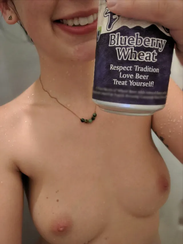 I love beer and showers, and I'm always a treat 😏 [F]