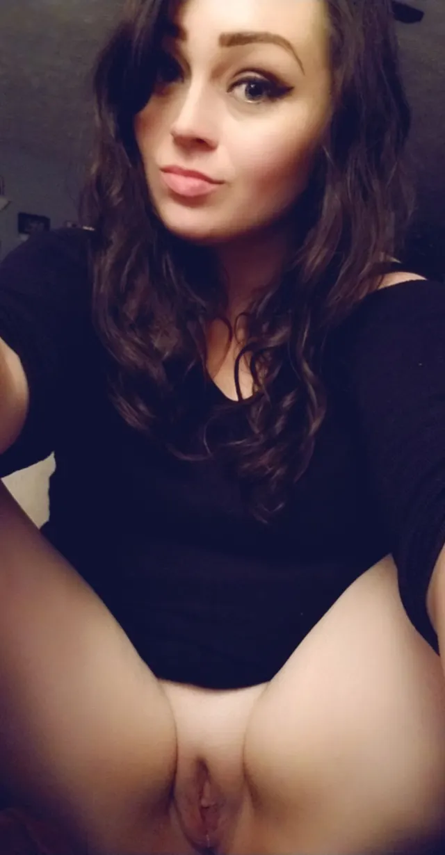 (F27) i need rage fucked .. 😇Nude Selfie