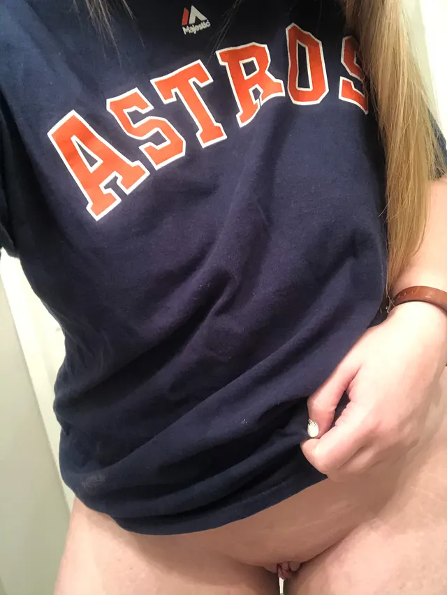 I can’t be the only one who [f]ollows two MLB teams... Let’s go Stros!⚾️