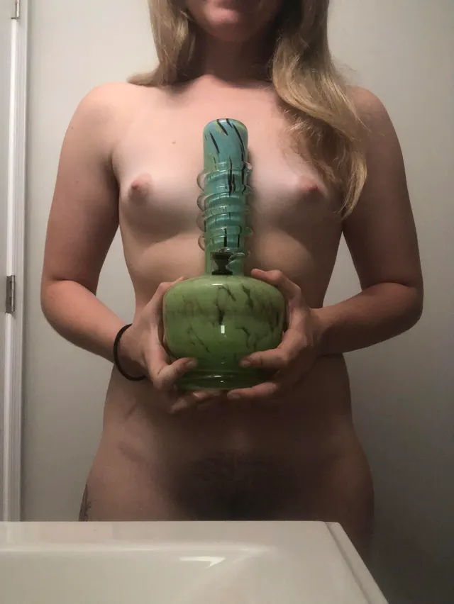 (F)irst post on here! Weed helps me in every part of my life and I’m very happy to share the passion with all of you beautiful people